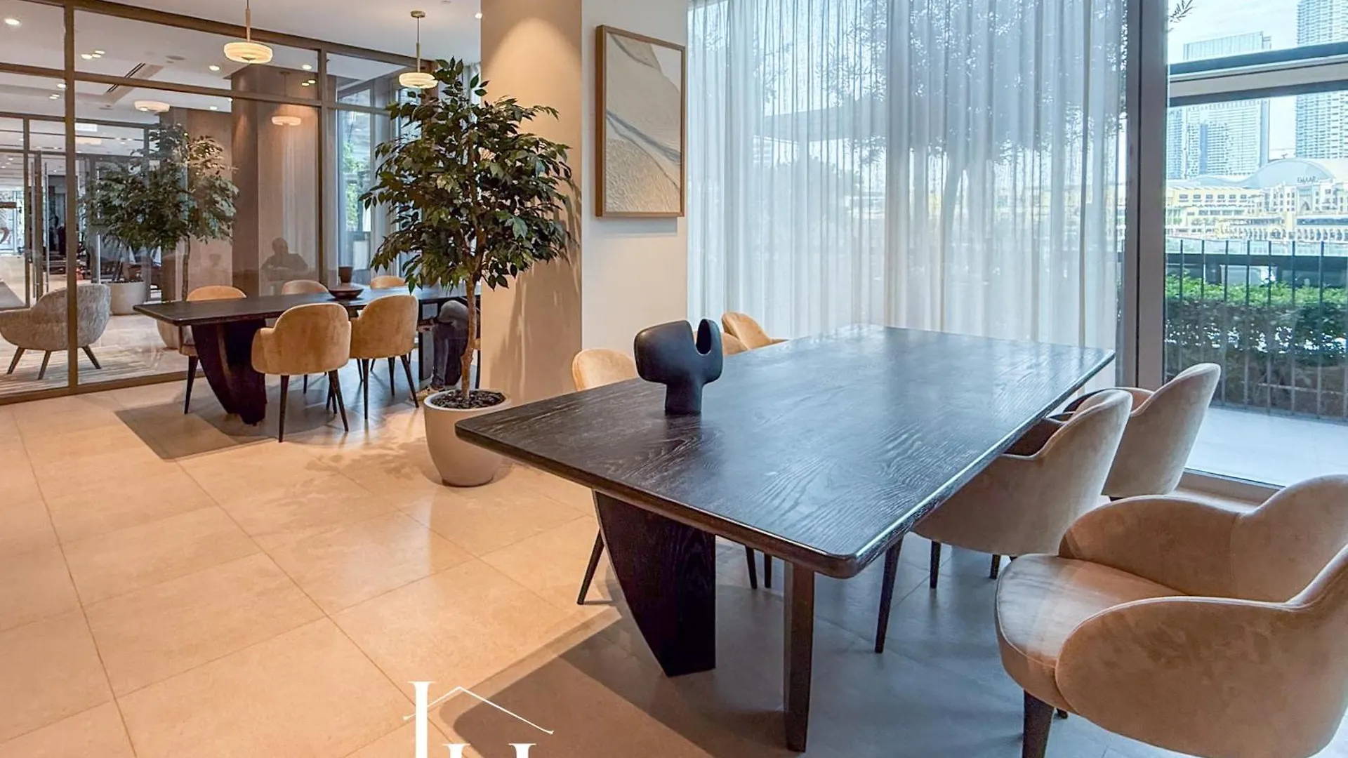 Lux The Grande Signature Skyline Suite Dubai