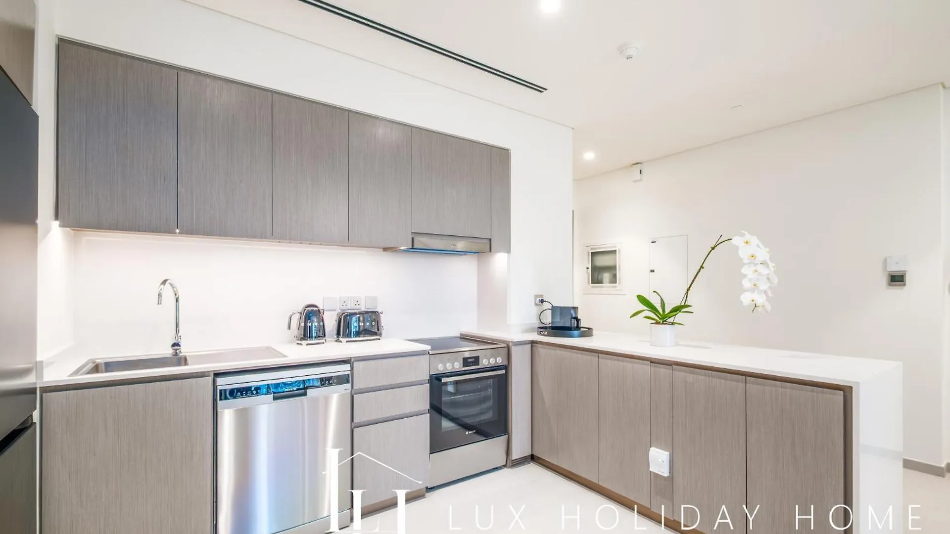 Lux The Grande Signature Skyline Suite Dubai